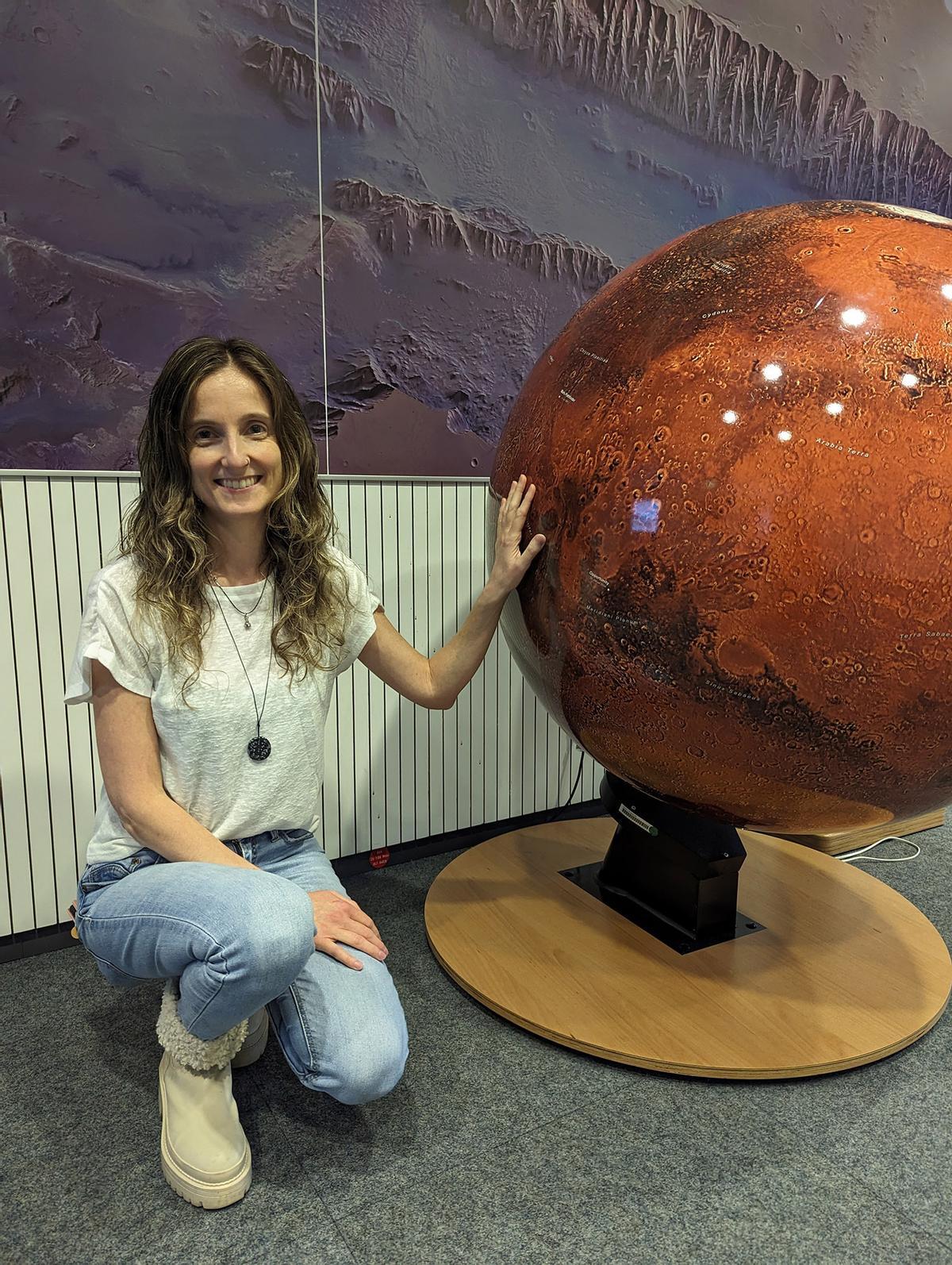 Helena Iglesias, en la sede de ESOC, en Darmstadt