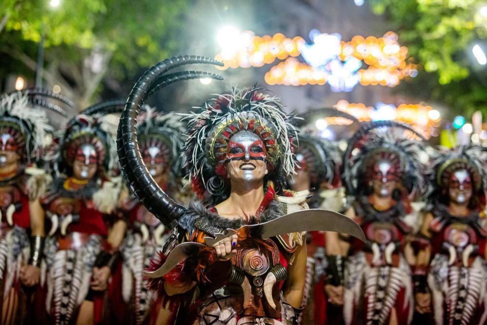 Calp se entrega a las huestes festeras en la Entrada de Moros y Cristianos