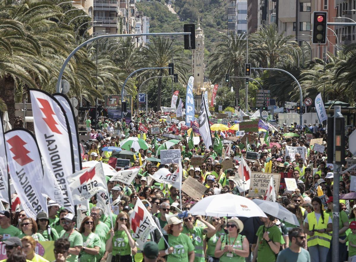 La marea verde llenó el centro de la capital de la provincia por segunda vez en siete días. | HÉCTOR FUENTES