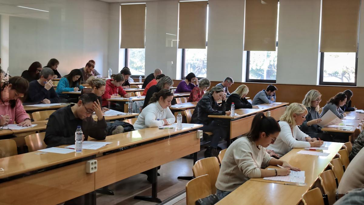 Las Facultades de Ciencias Jurídicas y Experimentales acogieron los exámenes de la oposición de auxiliar.