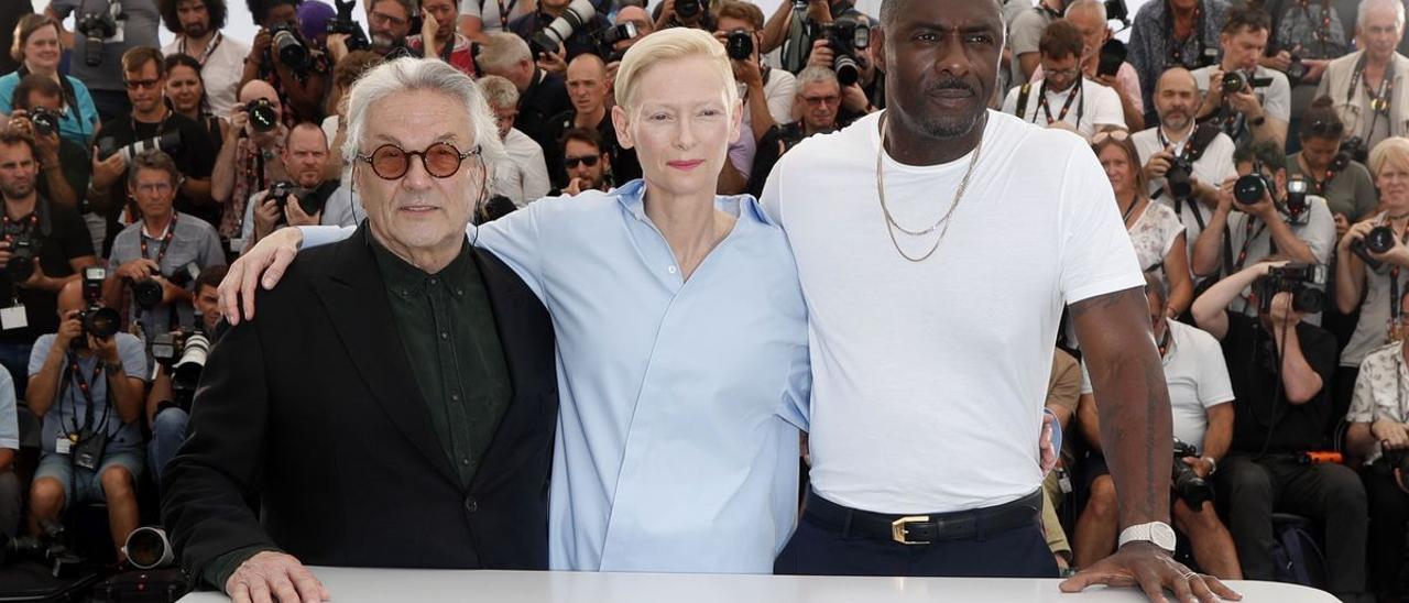 El realizador George Miller y los actores Tilda Swinton e Idris Elba en la presentación de ’Tres mil años esperándote’ en Cannes.