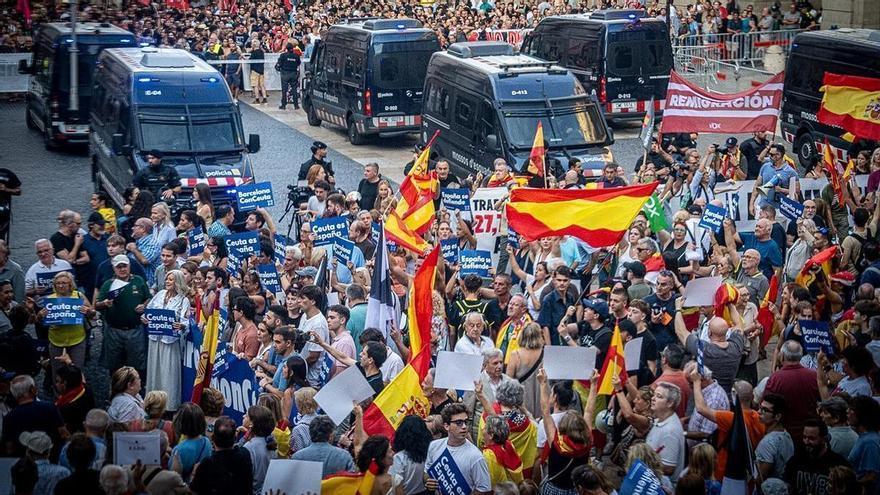 La manifestación por Ceuta reúne miles de personas en Barcelona en medio de un clima de tensión