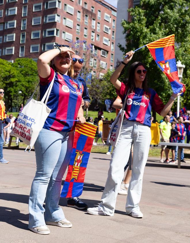 ¡Locura en Bilbao! Miles de aficionados y ambientazo en la fan zone del Barça