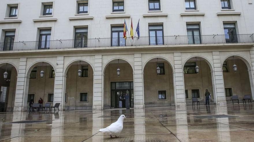 Fachada de la Audiencia de Alicante en una imagen de archivo.