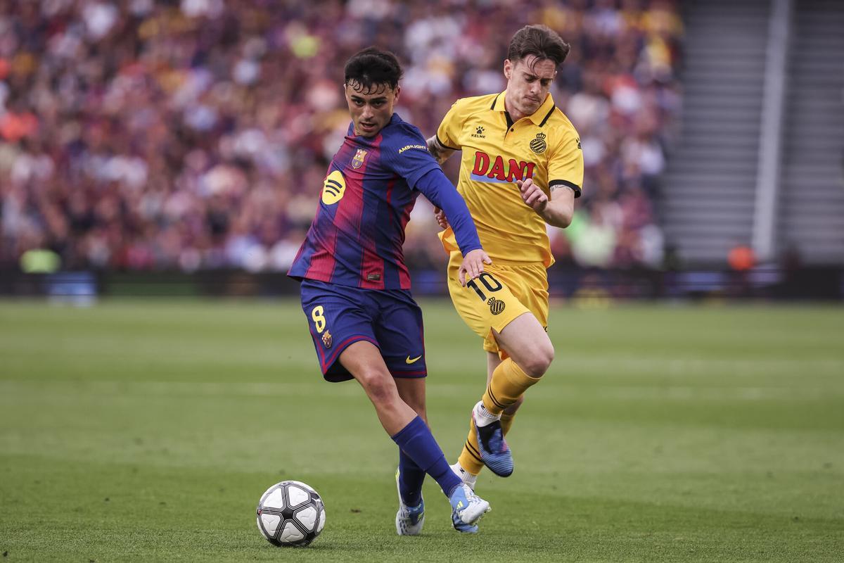 Pedri of FC Barcelona and Pol Lozano of RCD Espanyol in action during the Spanish league, LaLiga EA Sports, football match played between FC Barcelona and RCD Espanyol at Spotify Camp Nou stadium on April 11, 2026 in Barcelona, Spain. AFP7 11/04/2026 ONLY FOR USE IN SPAIN. Javier Borrego / AFP7 / Europa Press;2026;SPORT;ZSPORT;SOCCER;ZSOCCER;FC Barcelona v RCD Espanyol - LaLiga EA Sports