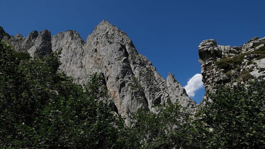 Un hombre fallece cuando estaba realizando una ruta de montaña en las Foces del Pino, en Aller