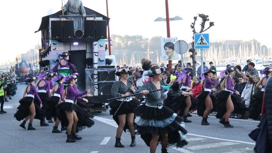 La comparsa &quot;Aí veñen as bruxas&quot; de la escuela de danza LDanzia de Gondomar.