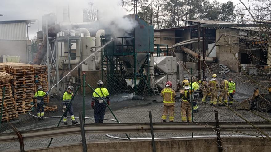 Petit incendi a l&#039;empresa de reciclatge de bateries Exide de Bonmatí