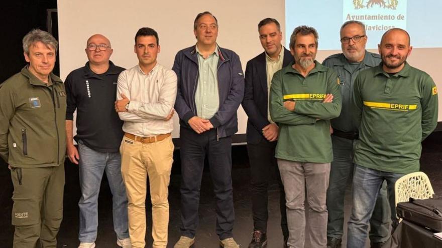 Por la izquierda, Íñigo Fernández, Eduardo Navarro, Javier Calleja, Alejandro Vega, Olmo Ron, Juan Luis Martín, Juan José Tascón y Bruno Fernández, durante la presentación del plan. | C. V.