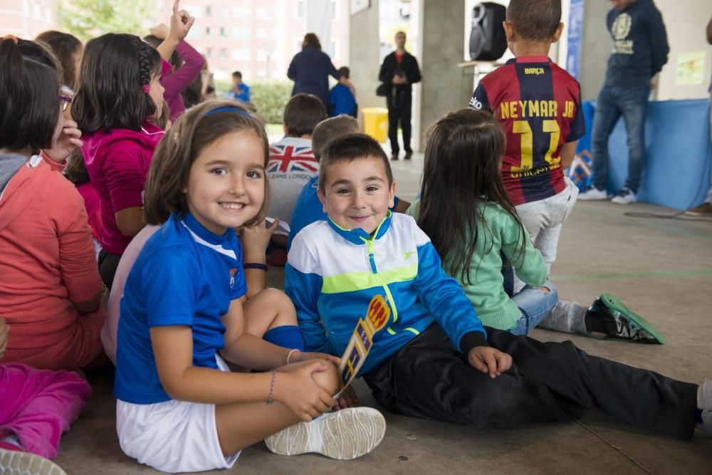 Los jugadores del Real Oviedo, Esteban y Diegui, visitan el colegio de La Corredoria 2