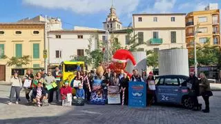 AMI, el vehículo eléctrico de Citroën, brilla en las calles de Inca durante la campaña "En Navidad comprar en Inca tiene premio"