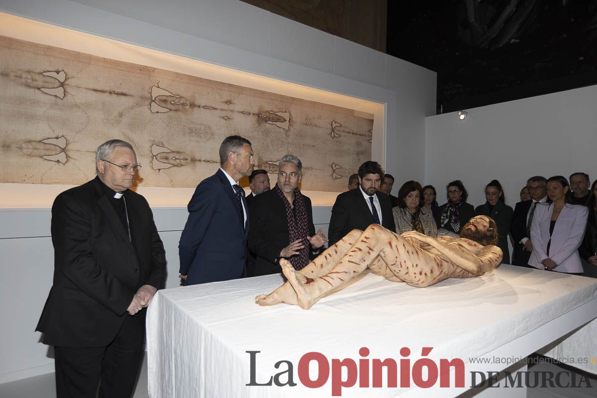 Así ha sido la inauguración de la exposición The Mystery Man en Caravaca. Descubre como es la muestra que atrae a miles de personas