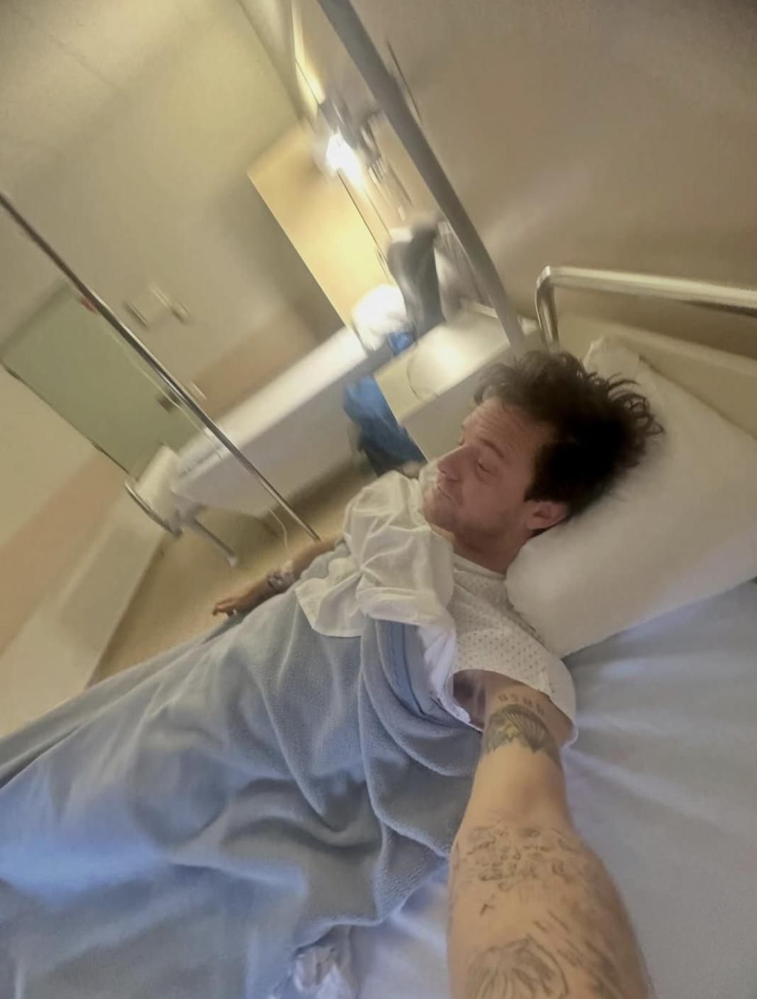 Aldo Comas desde la cama del hospital