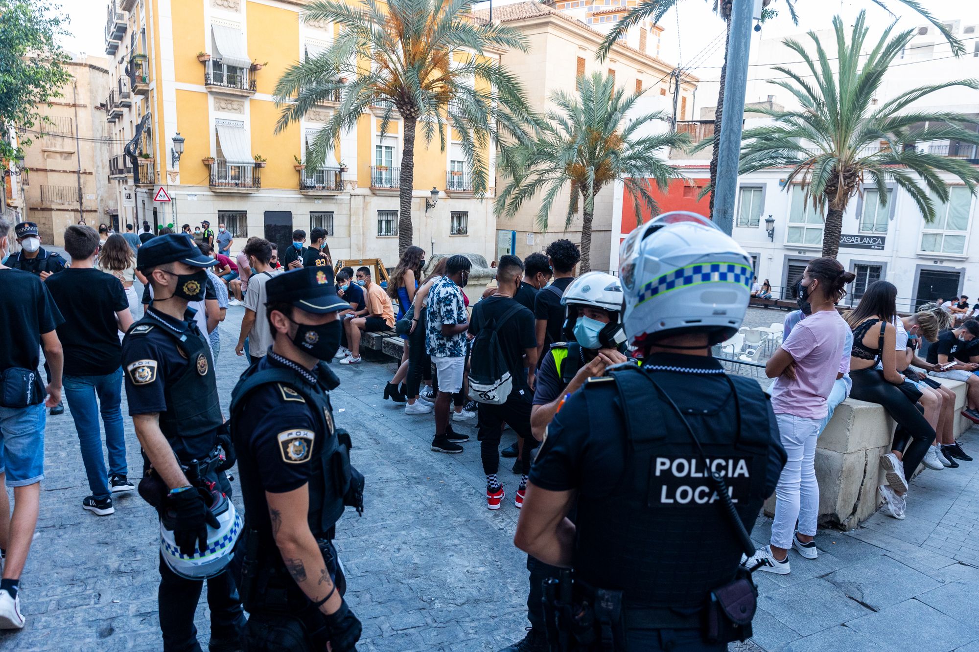 Máxima presión policial contra los botellones para frenar los contagios de covid en Alicante