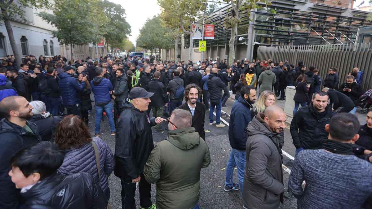 Concentración de mossos ante la Conselleria de Interior