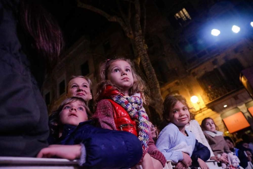 Bevor am Samstagabend (3.12.) in Palma die Weihnachtsbeleuchtung eingeschaltet wurde, gab es jede Menge Unterhaltung für die Kinder.
