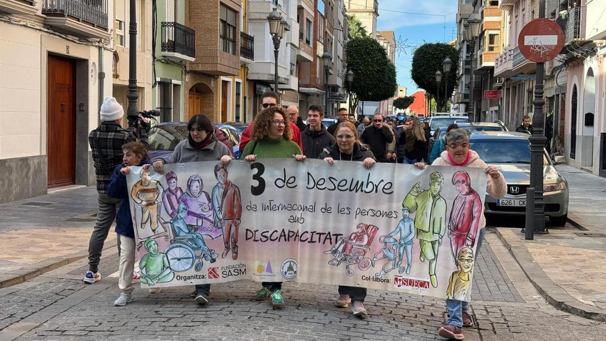 Marcha reivindicativa que ha recorrido las calles de Sueca este miércoles.