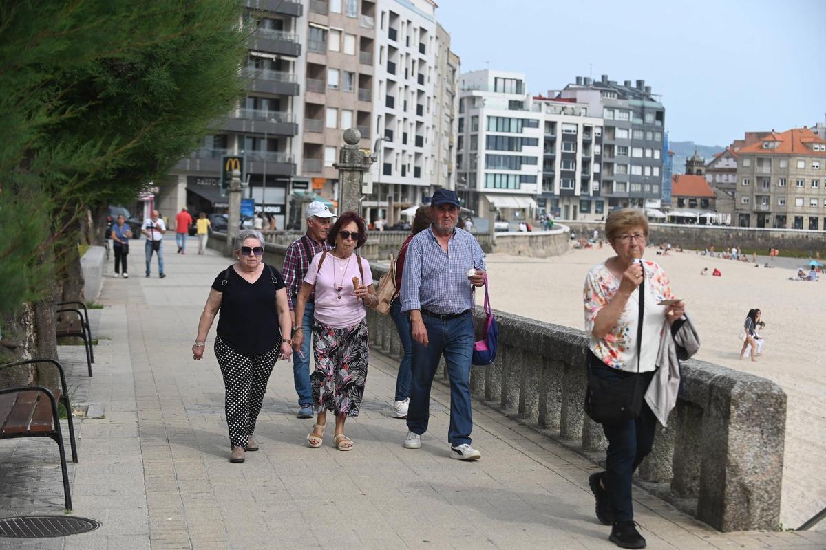 El paseo de Silgar, en Sanxenxo, en la tarde de este viernes