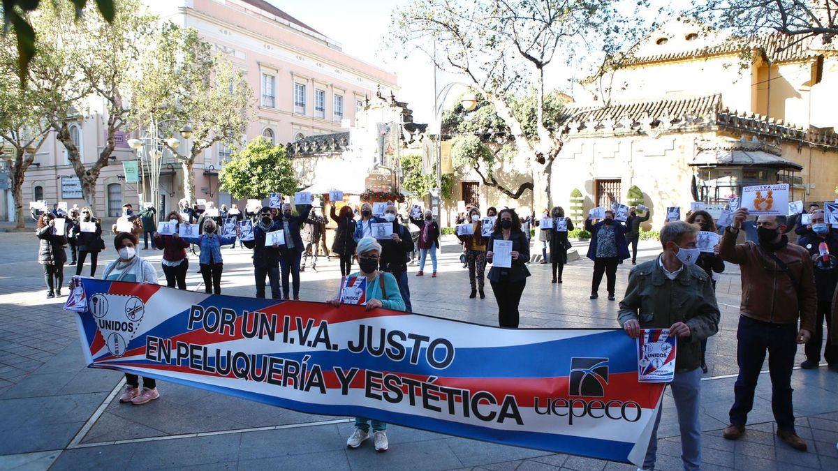 Peluqueros y estética reclaman la regularización del sector