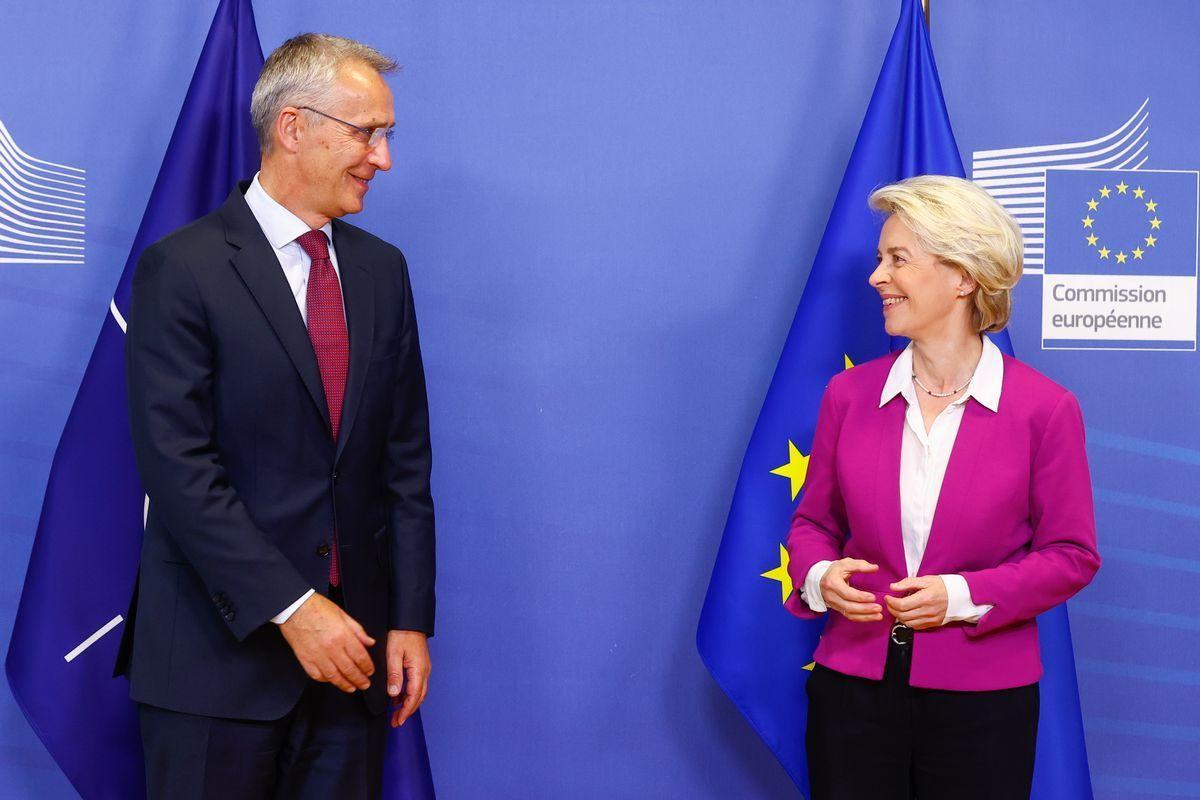 Jens Stoltenberg y Ursula von der Leyen.