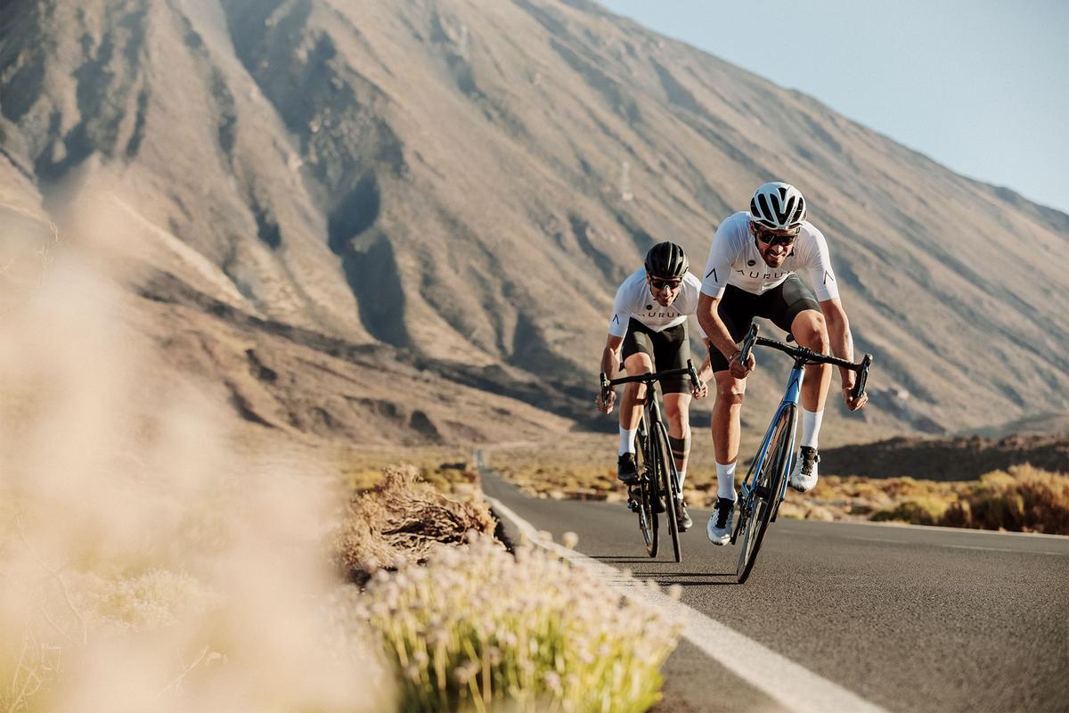 Alberto Contador e Ivan Basso, probando la Aurum Magma Tenerife en el Parque Nacional del Teide.