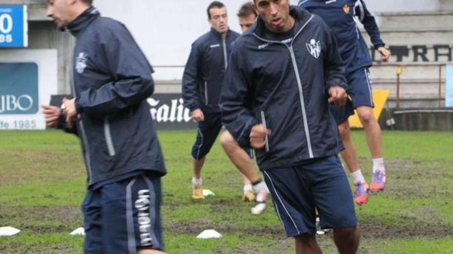 Iago Sanginés, a la izquierda, y Adil, en un momento del entrenamiento. // Jesús Regal