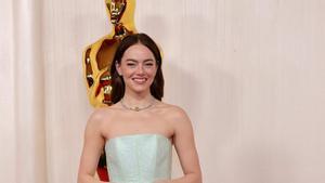 Emma Stone, a su llegada a la gala de los Oscar 2024.