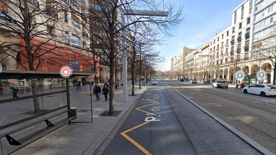 Herida leve la conductora de un patinete al colisionar con un turismo en paseo Independencia