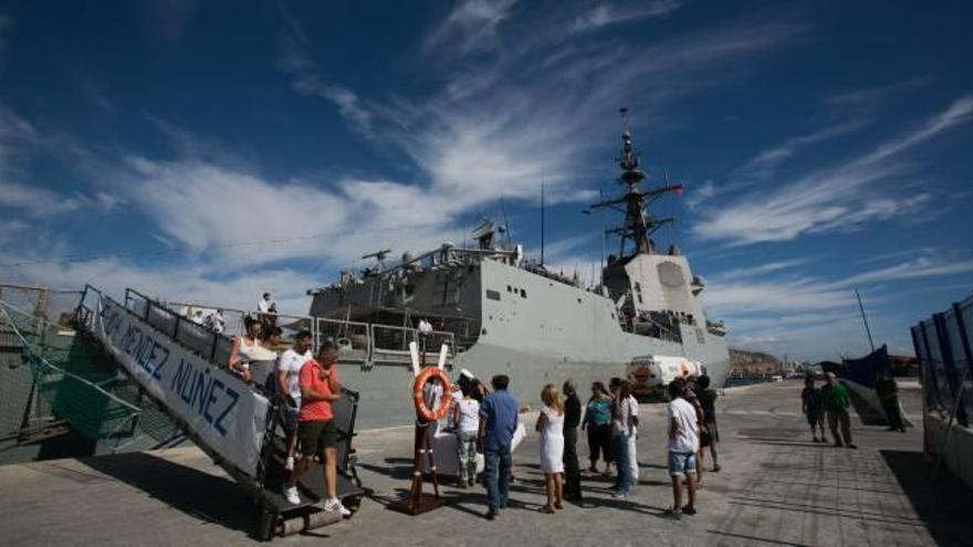 La Armada abre sus puertas  en Alicante a uno de los barcos más modernos de la flota