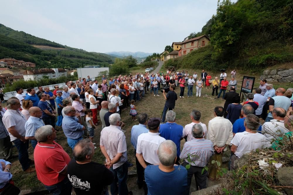 Homenaje a los mineros muertos en el accidente del pozo Santo Tomás de Turón