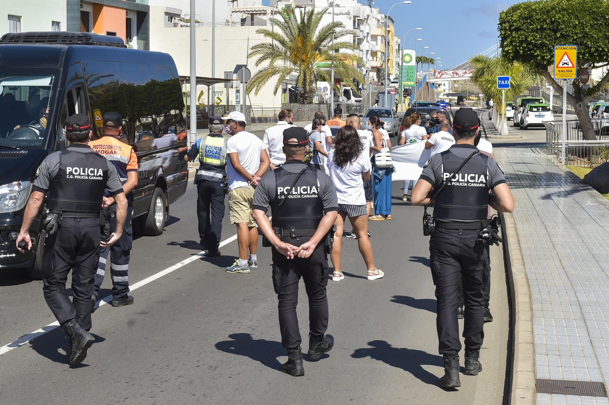 Manifestación en Arguineguín por la construcción de un paso subterráneo