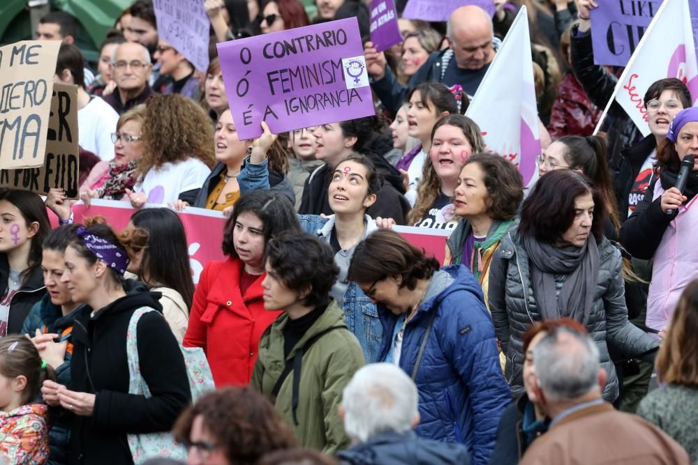 Decenas de miles de viguesas y vigueses vuelven a manifestarse este 8M para reclamar cambios en el sistema.