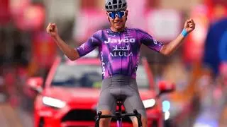 Ayuso recorta otro segundo a Roglic antes de que el Giro circule sin asfalto
