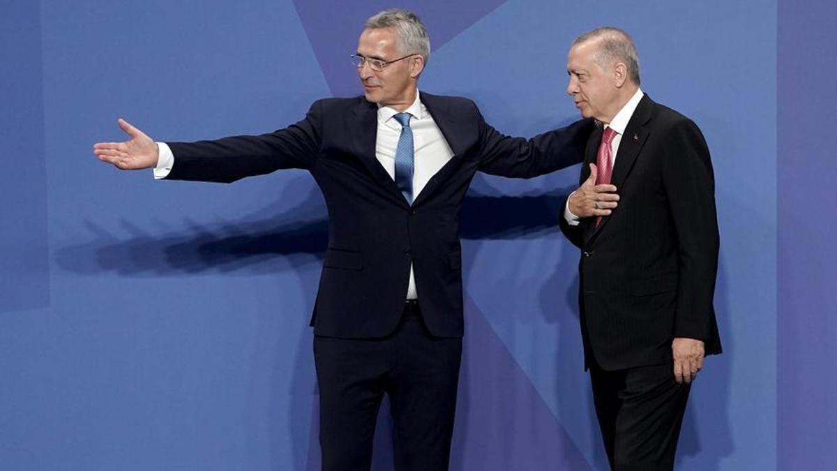 Jens Stoltenberg y el líder turco, Recep Tayyip Erdogan, en la cumbre de Madrid, en junio de 2022.