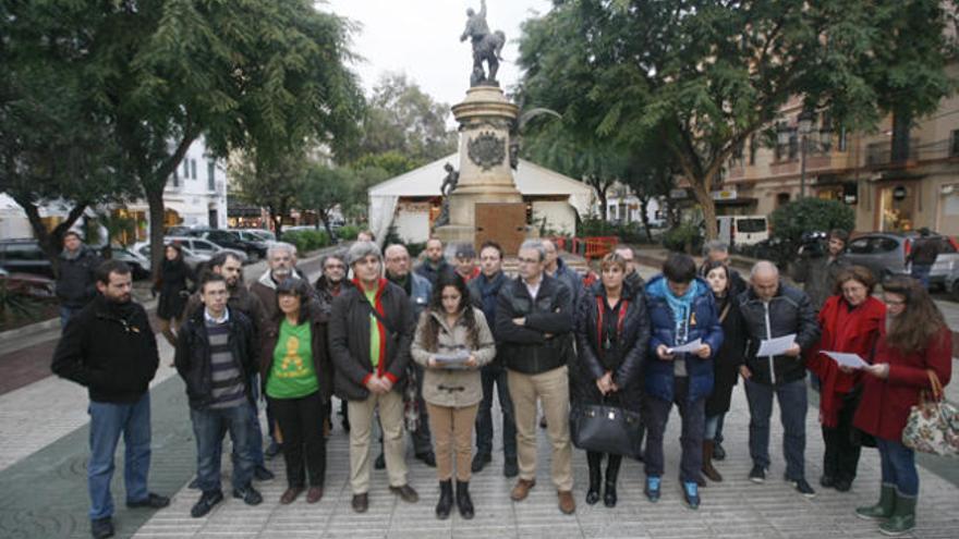 María Jiménez, alumna del instituto Santa Maria, lee el manifiesto en Vara de Rey.