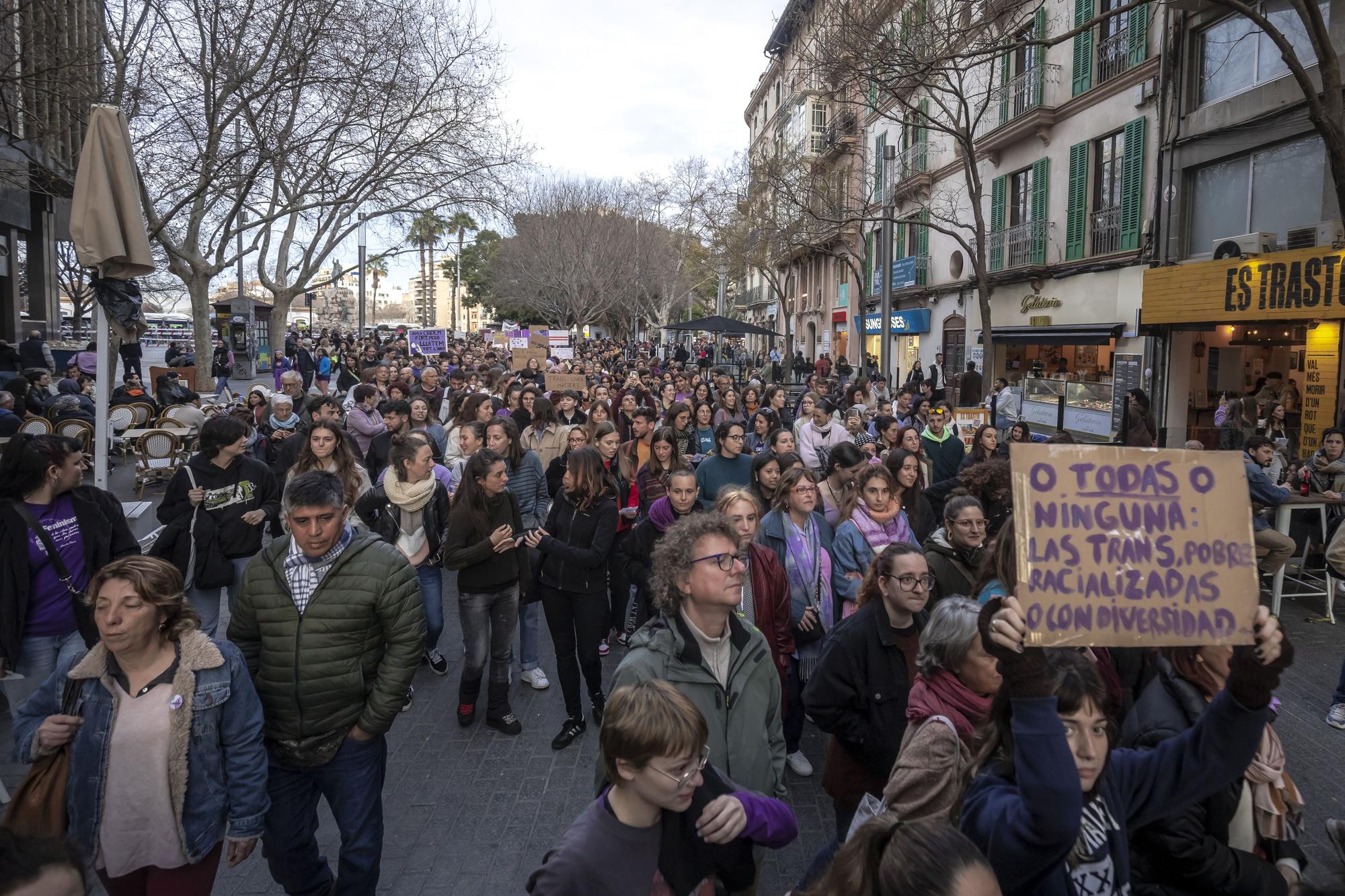 Manifestación feminista en Palma alternativa a favor de los derechos trans