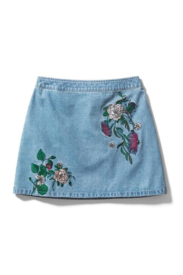 H&M Loves Coachella:falda vaquera con flores