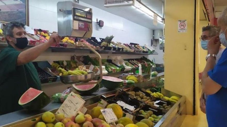 El abastecimiento de patatas, cebollas, frutas y cítricos continúa con normalidad.