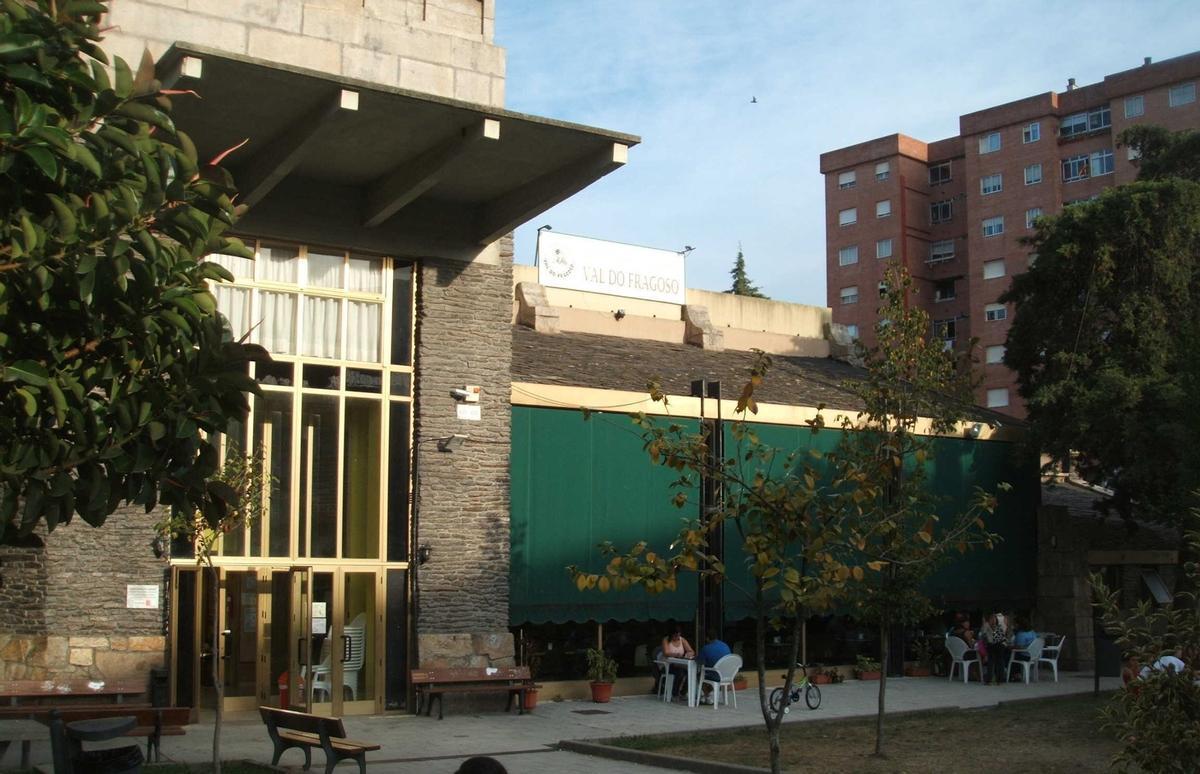 Vista del edificio de la asociación de vecinos Val do Fragoso.