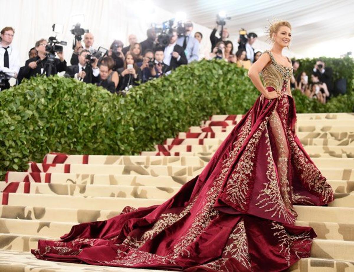 Espectacular cola del vestido de Blake Lively en la Gala MET 2018