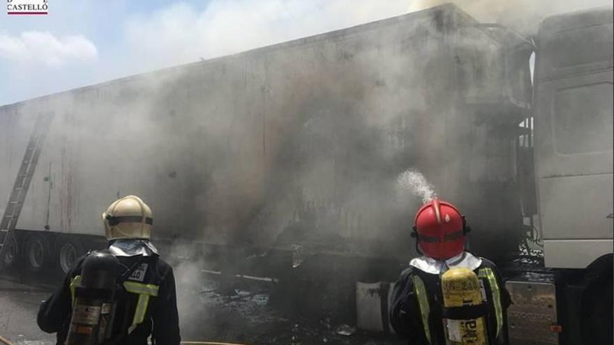 Alarma en Almassora por el incendio de cinco vehículos