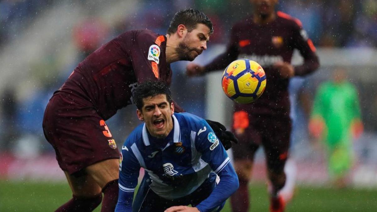 Piqué, en el derbi liguero de Cornellà