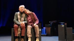 José Sacristán y Ana Marzoa en una escena de La Colección