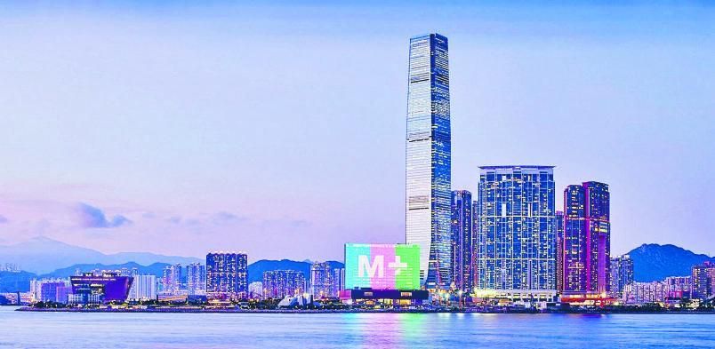 El Museo M+ de Herzog & de Meuron, en Kowloon visto desde la isla de Hong Kong. | | ELD