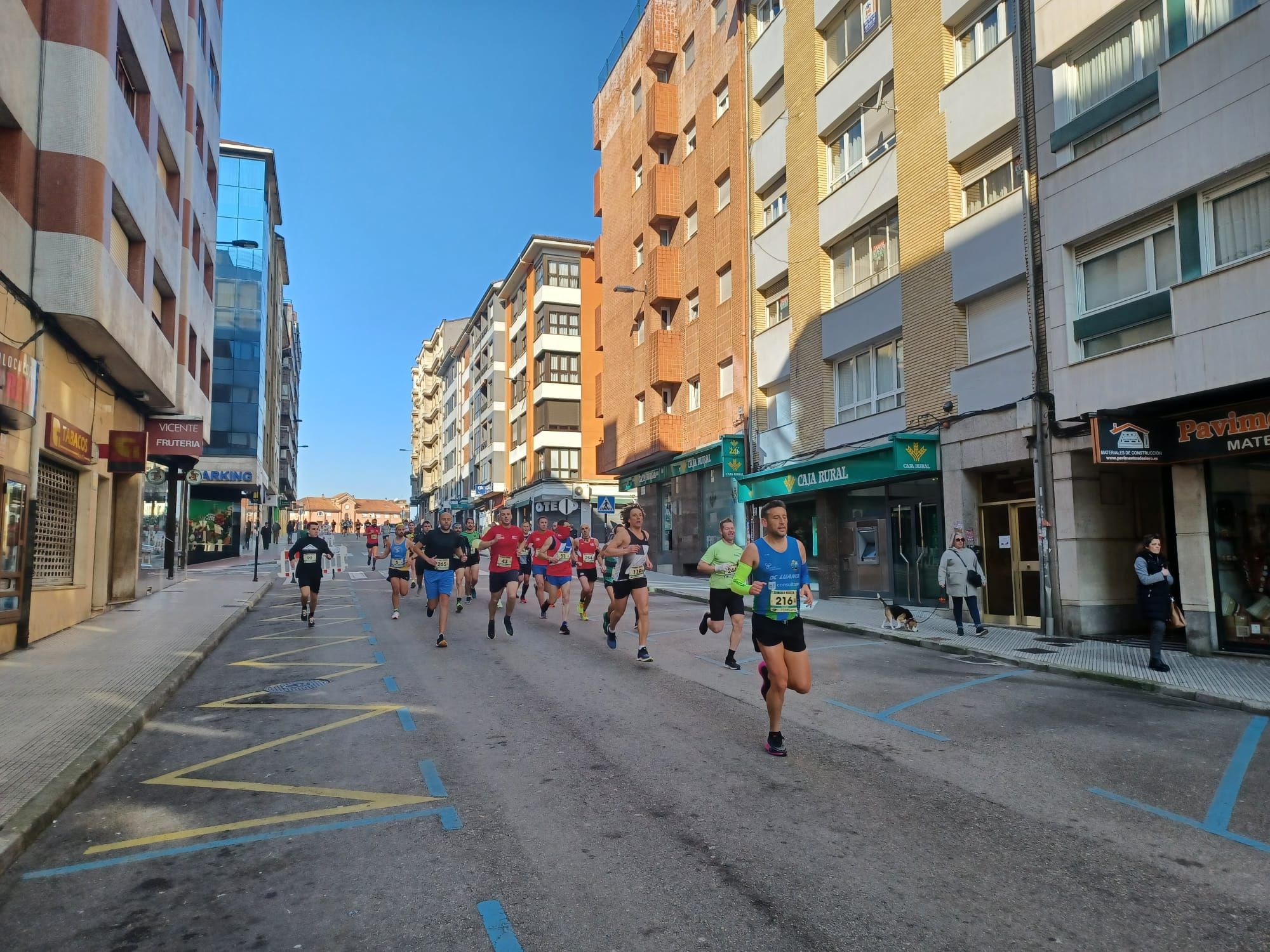 Todas las imágenes de la  XXXIII Media Maratón de Siero: así fue la gran prueba con salida en la Pola