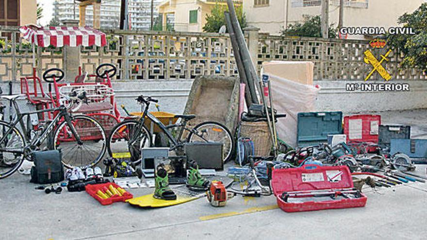 Efectos robados recuperados por la Guardia Civil.