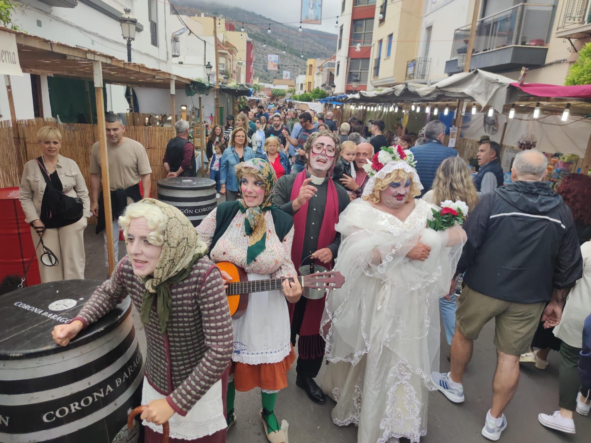 ¡Búscate en la macrogalería! Castellón vive un puente de fiestas en los municipios