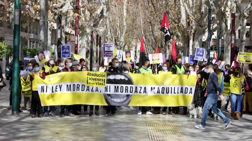 Casi un centenar de personas protestan en Murcia contra la Ley Mordaza