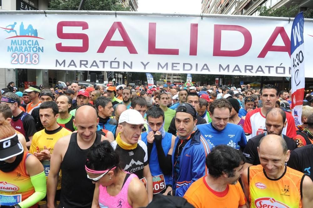 Ambiente y salida de la Maratón y Media Maratón de Murcia