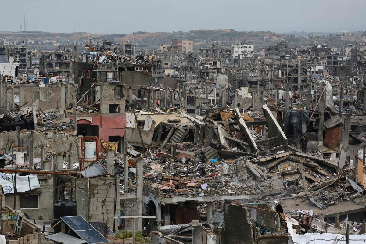 Miles de palestinos vuelven al norte de Gaza mientras Trump insiste en hacer de Gaza una Riviera